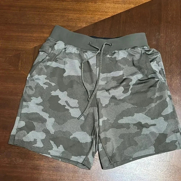 Lululemon men’s short - Picture 6 of 13